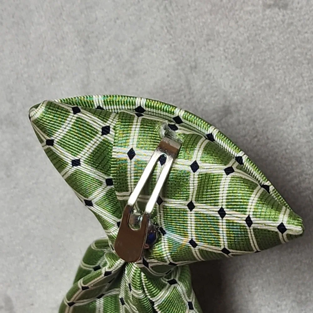 CHAPS Boy's Clip On‎ Pre-Tied Silk Tie Green White Square Black Diamond Pattern